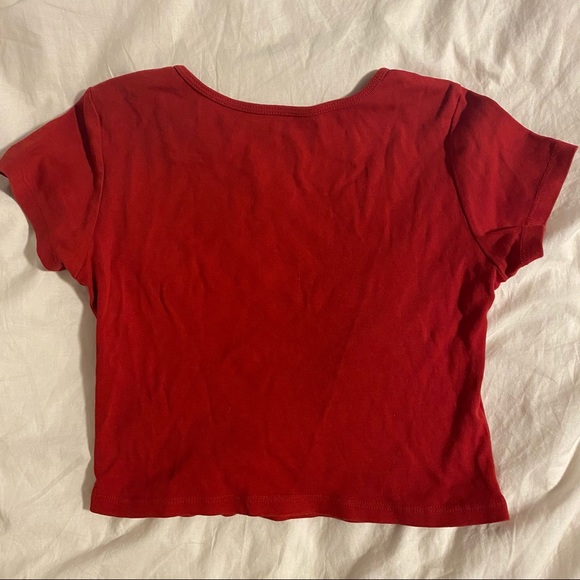 red cropped tee - Picture 2 of 2